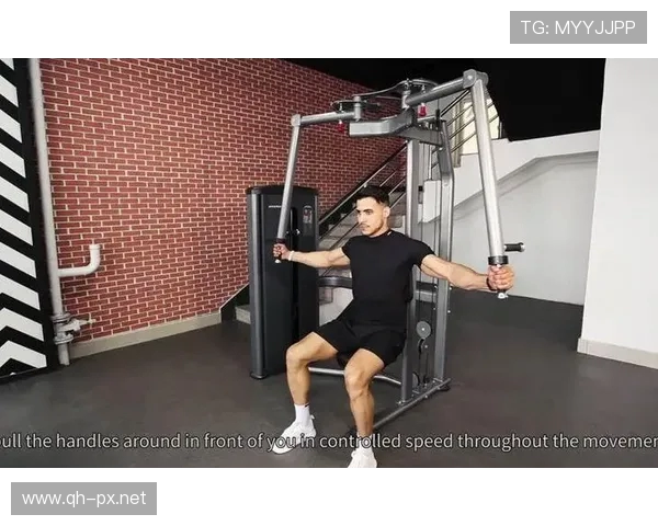 夹胸训练健身器材使用技巧及注意事项详解 夹胸训练健身器材使用技巧及注意事项详解