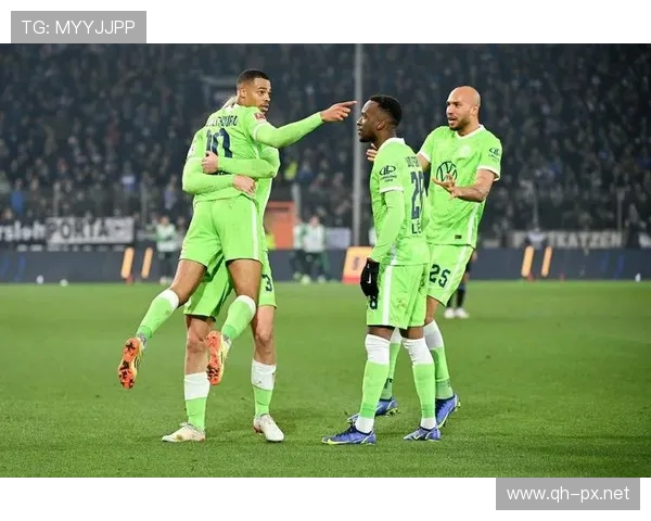 荧光绿色球衣的德甲球队是哪一支